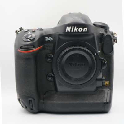 Nikon D4S Body N. scatti 89.989 Completa di accessori e scatola originale