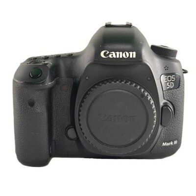 Canon 5D Mark III Body Disponibili in diversi stati d'uso.   N. scatti 24.642 / 59.911